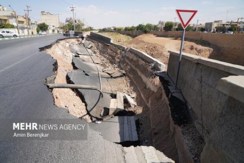 فرونشست زمین در ایران تهدید جدی برای زیرساخت ها و سکونتگاه ها